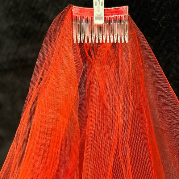 💕Red Bridal Wedding Veil. Two tiers.  Elaquent. - Picture 4 of 4